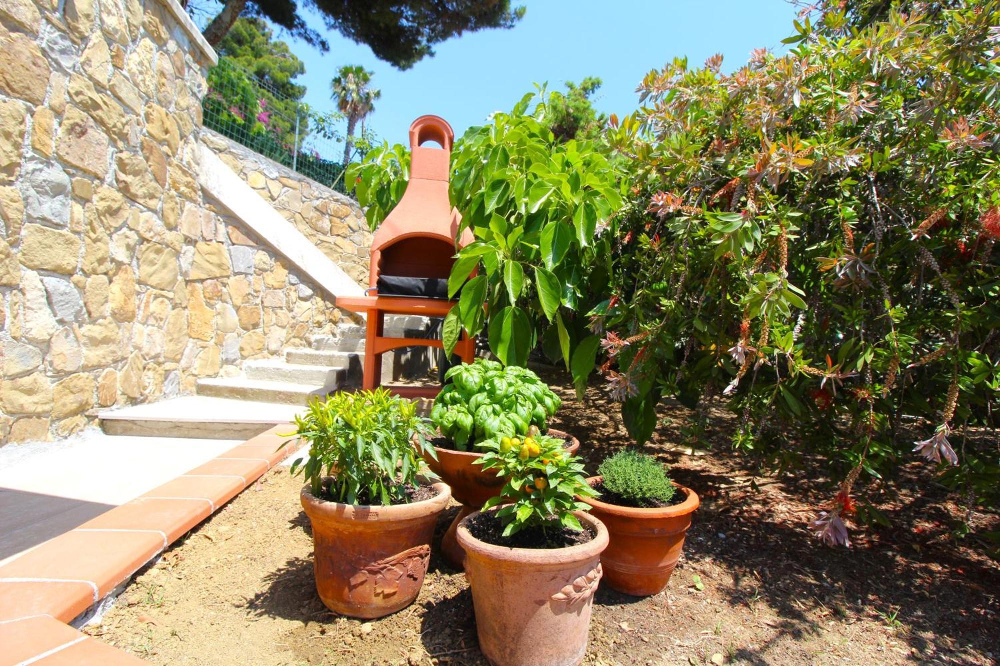 La Pace, Il Sole, Il Mare - Sanremo Casa Indipendente Vista Mare, Posto Auto Privato, Ampio Spazio Esterno Attrezzato, A Pochi Minuti Dalle Spiagge ภายนอก รูปภาพ